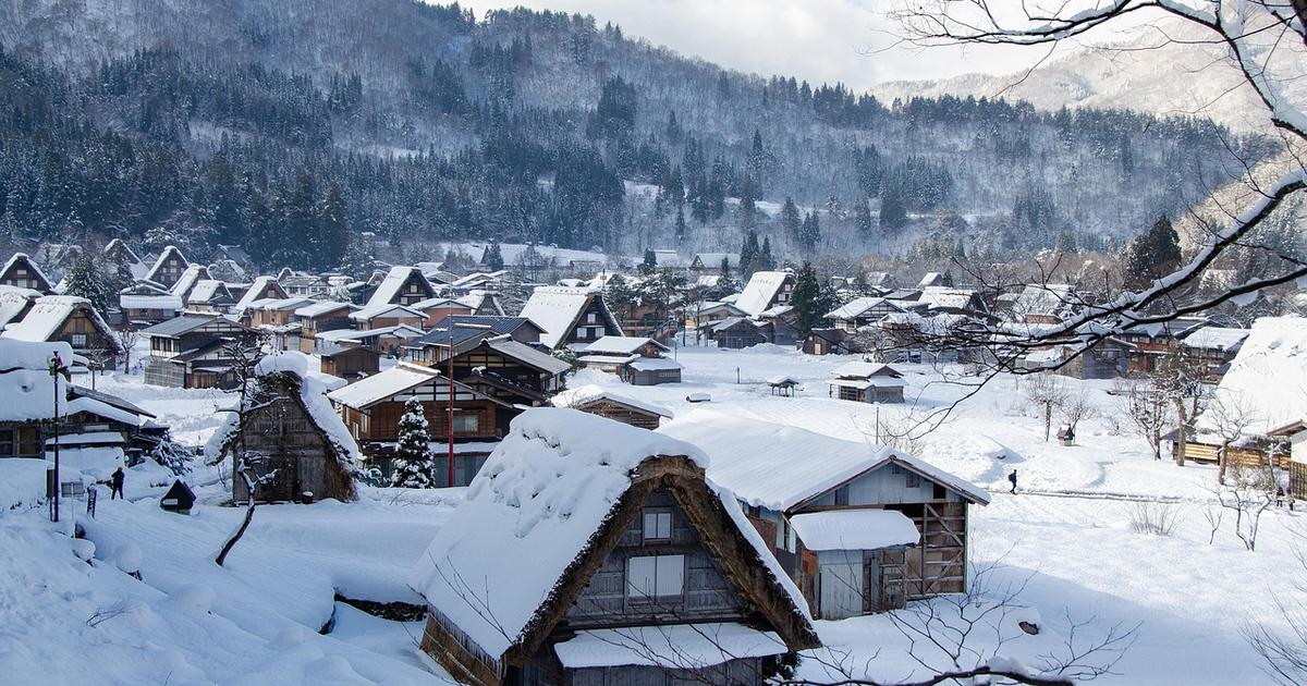 Thatched gassho-style houses in the snow at Shirakawa-go, Gifu, Japan
